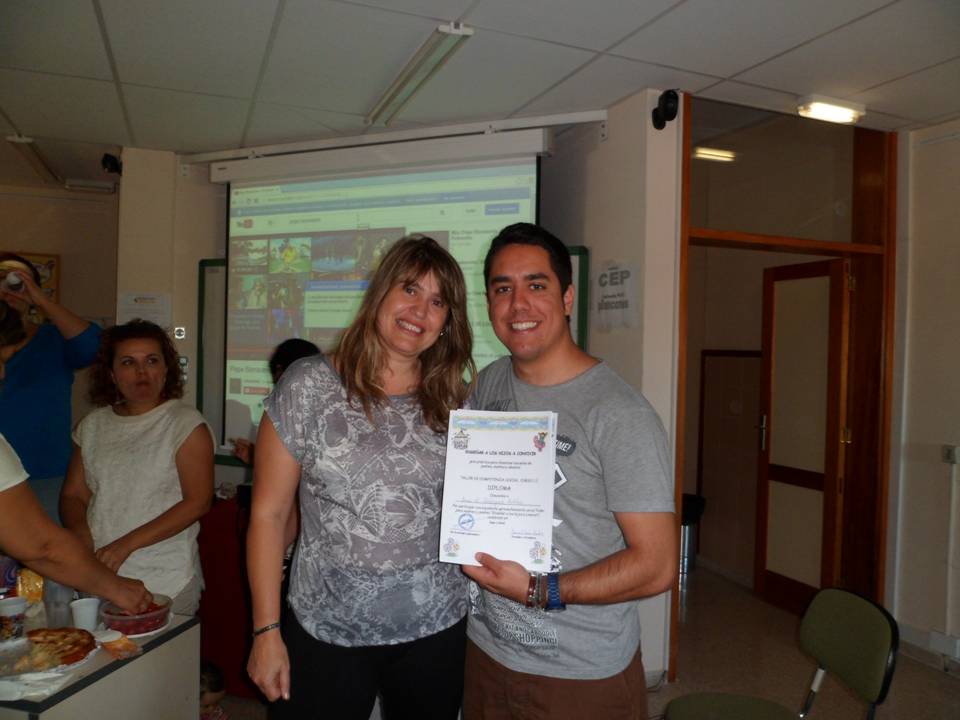 Entrega de diplomas y fiesta de final de curso. Taller con familias, "ENSEÑAR A LOS HIJOS A CONVIVIR", realizado por el Gabinete Danele.