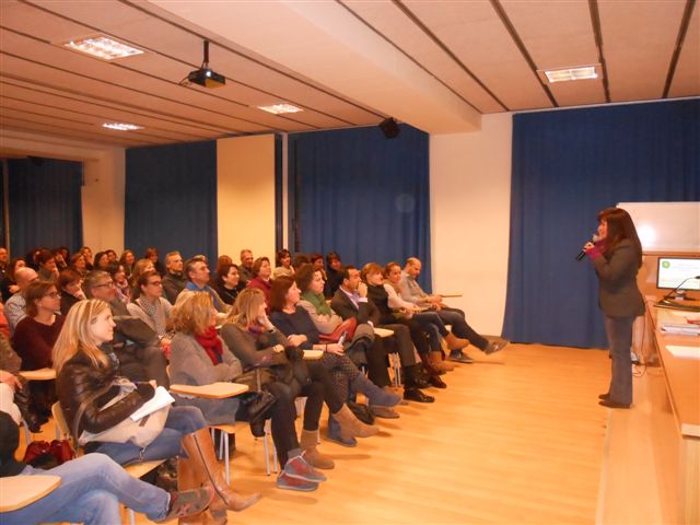 Taller a familia en Barcelona sobre Inteligencia Emocional  y Felicidad. Juani Mesa Expósito. Doctora en Psicología  y Sexóloga.